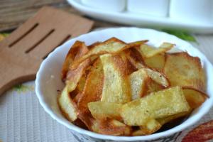 Как приготовить чипсы на сковороде и в микроволновке